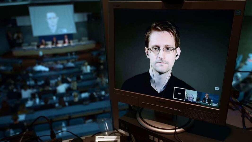 Les «anges gardiens» d'Edward Snowden poursuivent Ottawa - TVA Nouvelles