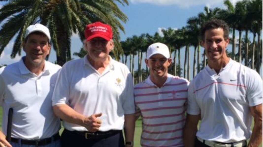 Donald Trump joue au golf en compagnie de Rory McIlroy - TVA Nouvelles