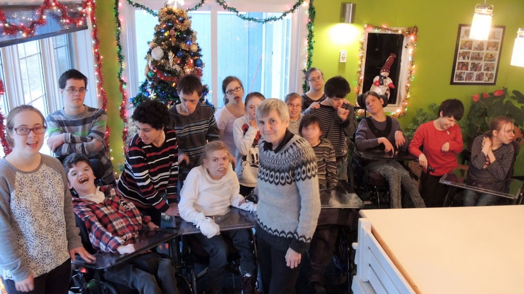 Au Québec : elle organise un réveillon de Noël pour ses 27 enfants handicapés ! E0ec4876-ed8a-4d92-951f-724b13b3e6a7_16x9_WEB
